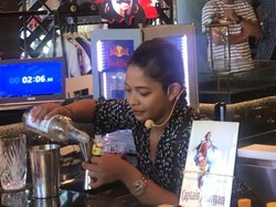 Cerita Kadek Ayu Soal Profesinya Sebagai Bartender Wanita