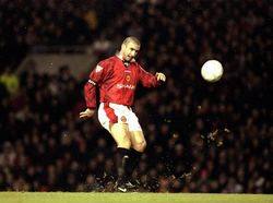 24 Tahun Lalu, Gol Cantona Bawa MU Taklukkan Liverpool di Final Piala FA