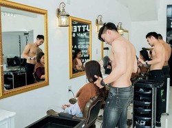 Nyalon Sambil Cuci Mata! Salon Ini Punya Hairstylist Ganteng Telanjang Dada