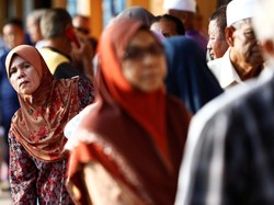 Pemilu Digelar, Warga Malaysia Mulai Antre di TPS