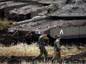 Israel Lancarkan Rentetan Serangan di Suriah, Sasar Militer Iran