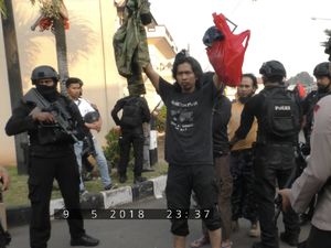 Tragedi Mako Brimob dan Ultimatum Menyerah Jelang Fajar Tragedi Mako Brimob dan Ultimatum Menyerah Jelang Fajar