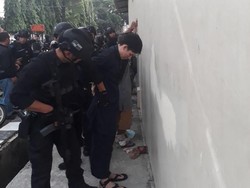 Polisi Serbu 10 Napi Teroris yang Tidak Mau Menyerah
