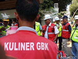 Aksi Menteri Basuki Jajan Kopi Saat Cek Kesiapan Asian Games