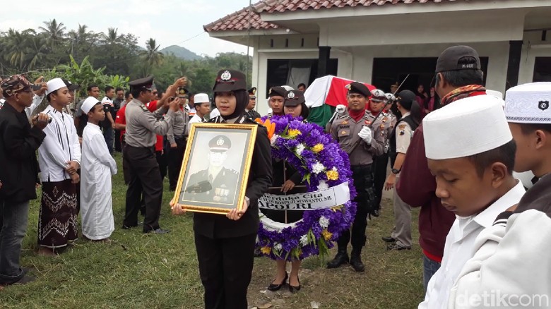 Iptu Yudi Rospuji, Sang Guru Ngaji yang Gugur di Tangan Teroris Iptu Yudi Rospuji, Sang Guru Ngaji yang Gugur di Tangan Teroris