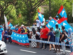 Video Pendukung Mahathir Tumpah Ruah ke Jalan