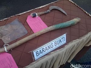 Foto: Penampakan Cangkul Maut Dipakai Pria Bantai Ibu-Istri Foto: Penampakan Cangkul Maut Dipakai Pria Bantai Ibu-Istri
