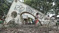 Taman Bermain di Cilincing Jakut Rusak Tak Terawat