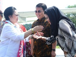 Puti Haru Bisa Nyekar Makam Sang Kakek Bareng Megawati