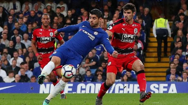 Chelsea harus puas bermain imbang 1-1 dengan Huddersfield Town. (