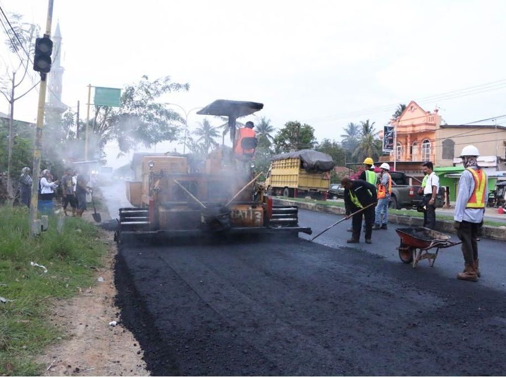 Aspal Buton Baru Dipakai 25%, Luhut Panggil Gubernur Sultra Aspal Buton Baru Dipakai 25%, Luhut Panggil Gubernur Sultra