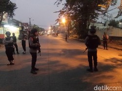 Teroris Sempat Pegang Senjata yang Menjangkau Jalan Raya