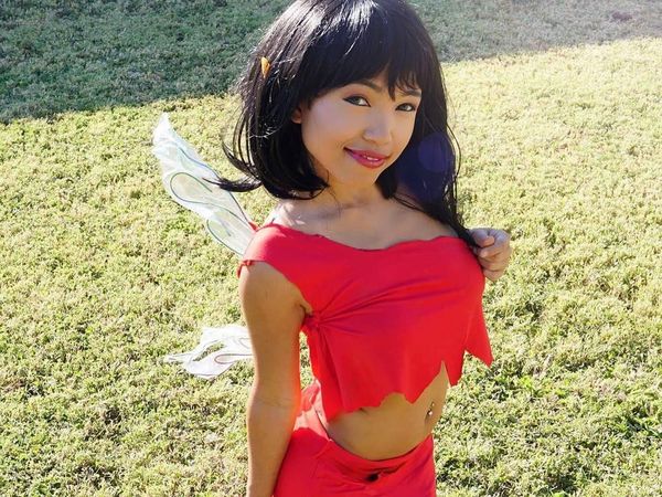 Dulu Dibully karena Bertubuh Kerdil, Wanita Ini Kini Malah Populer