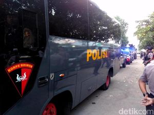 Sewa Bus Polisi buat Wisata, Pengamat: Duitnya Masuk Kas Negara Nggak? Sewa Bus Polisi buat Wisata, Pengamat: Duitnya Masuk Kas Negara Nggak?