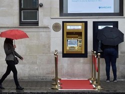 Sadar Nggak? Bank-bank di RI Mulai Kurangi Mesin ATM, Begini Datanya