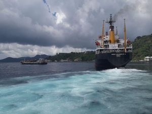 Menggaungkan Lagi Kesadaran Bangsa Maritim Menggaungkan Lagi Kesadaran Bangsa Maritim