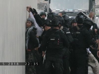 Foto: Detik-detik Teroris Menyerah di Mako Brimob