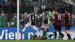 Foto: Juventus Angkat Trofi Coppa Italia
