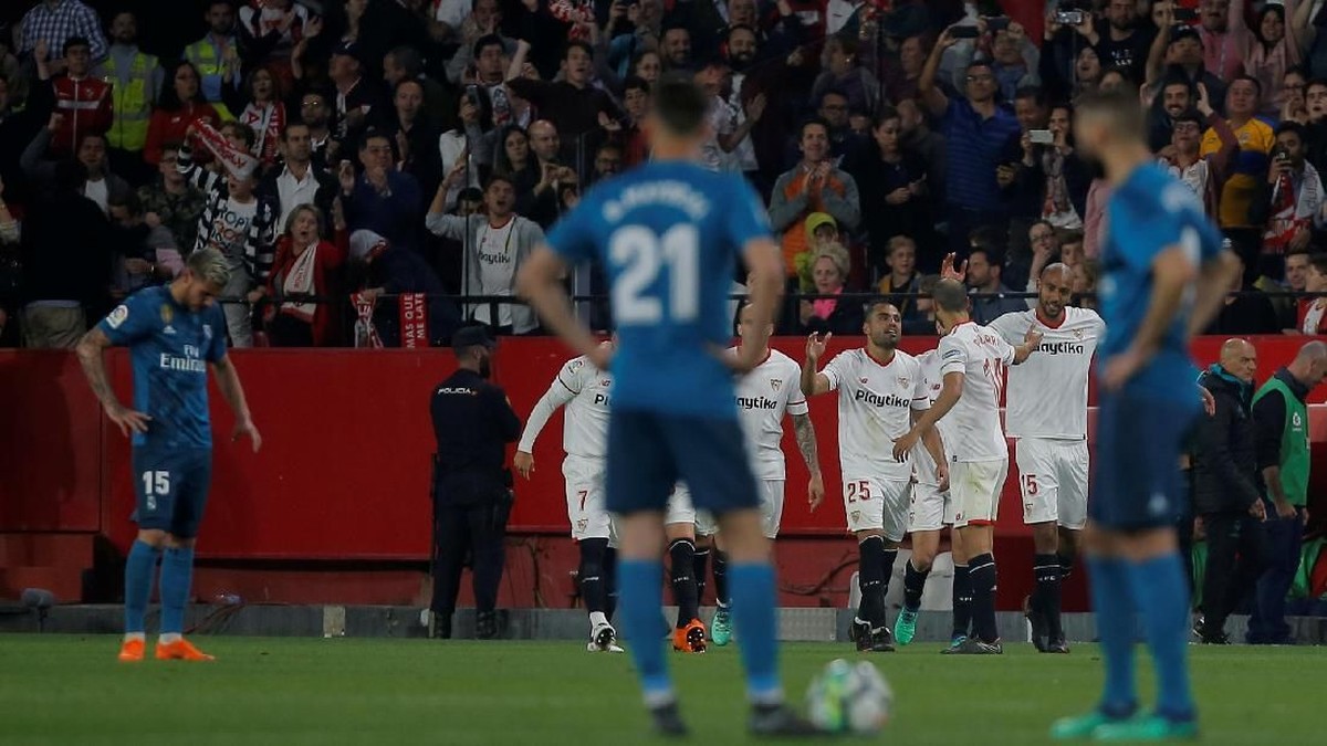 Real Madrid dikalahkan Sevilla 2-3. (Foto: Jon Nazca/Reuters)