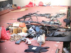 Sambil Sandera Polisi, Napi Teroris Juga Rakit Bom