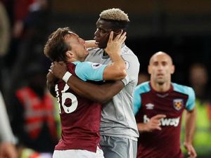 Pogba-Noble Ribut Lalu Berpelukan, Mourinho: Mereka Seperti Jatuh Cinta