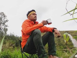 Ini Gaya Ibnu Jamil Saat Makan Siang di Sydney hingga Ngopi di Atas Gunung Ini Gaya Ibnu Jamil Saat Makan Siang di Sydney hingga Ngopi di Atas Gunung