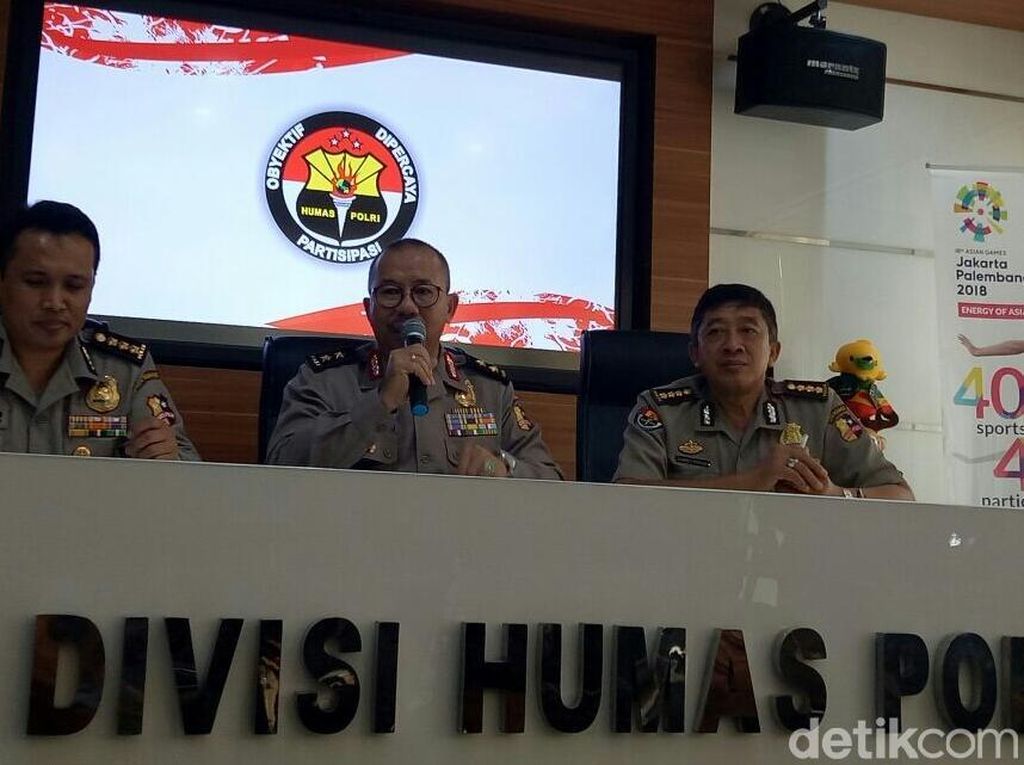 Siaga 1 di Aksi 115, Polisi Pakai Seragam Lengan Panjang Siaga 1 di Aksi 115, Polisi Pakai Seragam Lengan Panjang