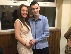 Kisah Pilu Pasangan Galang Dana untuk Pemakaman Bayinya yang Belum Lahir