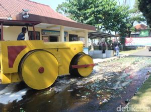 Jelang Puasa, Ribuan Miras di Garut Dilindas Alat Berat