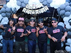 Jhonny Iskandar Bantah Paksa OM PMR Berikan 50 Persen Honor Manggung Jhonny Iskandar Bantah Paksa OM PMR Berikan 50 Persen Honor Manggung