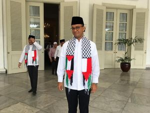Bersyal Palestina, Anies Salat Jumat Bersama Massa Aksi 115 Bersyal Palestina, Anies Salat Jumat Bersama Massa Aksi 115