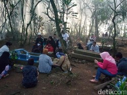 Jelang Ramadan, Pemakaman di Kabupaten Bandung Dipenuhi Peziarah