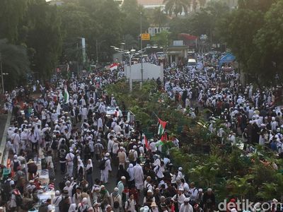 Foto: Massa Aksi Bela Palestina Long March ke Monas