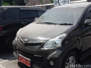 Hujan Abu Guyur Yogyakarta, Bandara Adisutjipto Ditutup