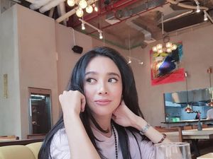 Cantiknya Dea Ananda yang Hobi Banget Menyeruput Kopi