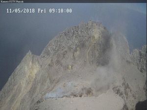Meletus Freatik, Suhu di Puncak Gunung Merapi 150 Derajat Celcius