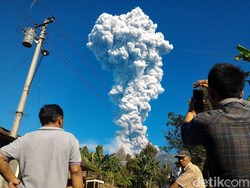 Merapi Meletus, Para Seleb Ramaikan Media Sosial dengan Doa