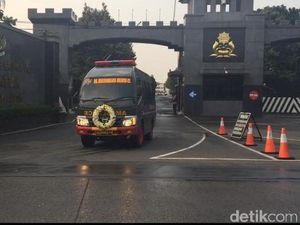 Jenazah Bripka Frence Dibawa dari Mako Brimob