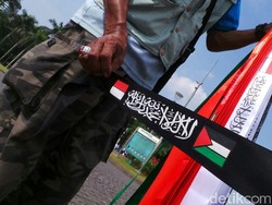 Mendulang Rupiah dari Bisnis Dadakan Jual Pita Aksi Bela Palestina