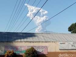 Tinggi Kolom Letusan Freatik Gunung Merapi 5,5 Km