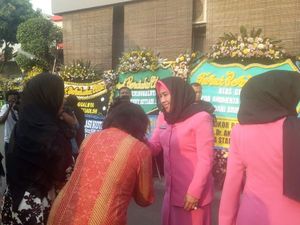 Istri Kapolri: Istri Aipda Denny Polwan, Kuat Hadapi Cobaan Istri Kapolri: Istri Aipda Denny Polwan, Kuat Hadapi Cobaan
