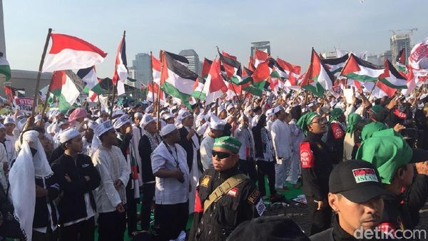 Potret Massa Aksi Bela Palestina Putihkan Monas
