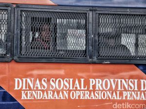 Viral Pria Bugil Lari di Pinggir Jalanan Cengkareng, Ini Faktanya Viral Pria Bugil Lari di Pinggir Jalanan Cengkareng, Ini Faktanya