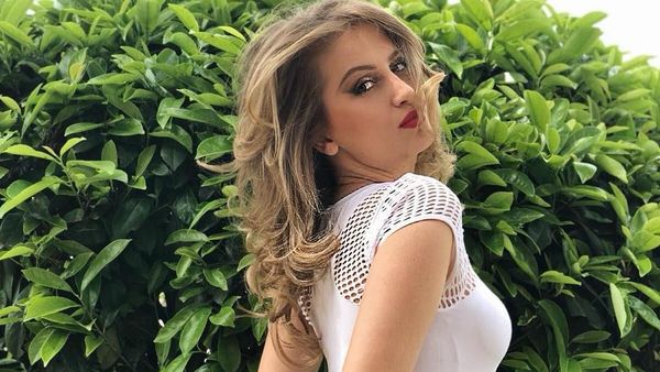 Terpikat Wanita Cantik yang Sering Disebut Cucu Presiden Terseksi di Dunia