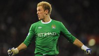 Joe Hart juga pernah empat kali meraih Golden Glove, tiga di antaranya secara beruntun. Kesemuanya bersama Manchester City yakni musim 2010/2011 (18 clean sheet), 2011/2012 (17), 2012/2013 (18), dan 2014/2015 (14). (Foto: Clive Mason/Getty Images)