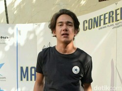 Tak Bisa Nyoblos, Adipati Dolken Pengen Kayak Nicholas Saputra