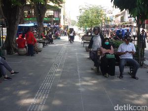 Malioboro Hujan Abu, Dampak Letusan Merapi di Ubun-ubun Yogya Malioboro Hujan Abu, Dampak Letusan Merapi di Ubun-ubun Yogya