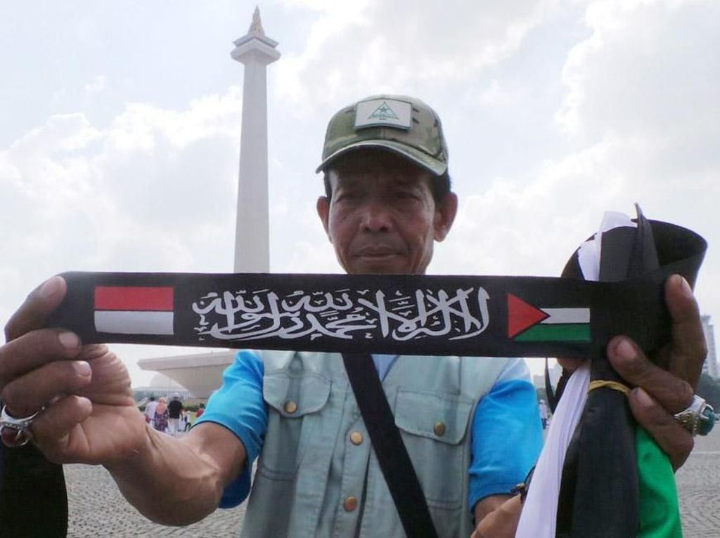 Mengais Rezeki dari Aksi Bela Palestina Mengais Rezeki dari Aksi Bela Palestina