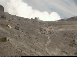 Gunung Merapi Alami Letusan Freatik, 160 Pendaki Dievakuasi