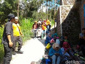 Puluhan Pendaki Berhasil Dievakuasi dari Merapi Pasca Letusan Puluhan Pendaki Berhasil Dievakuasi dari Merapi Pasca Letusan